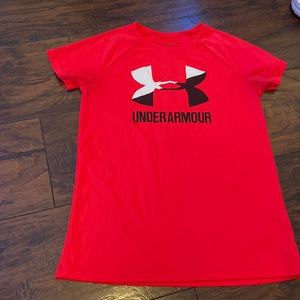 Girls Under Armour shirt . Perfect condition